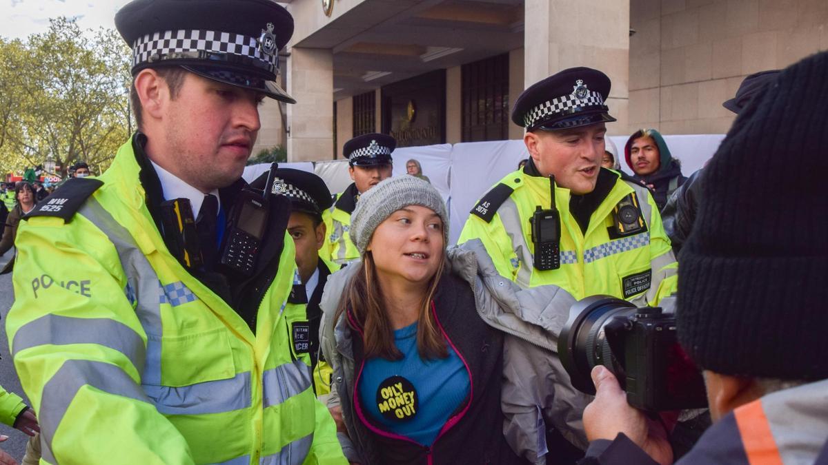 Greta Thunberg, en el momento de su detención en la manifestación de hoy en Londres