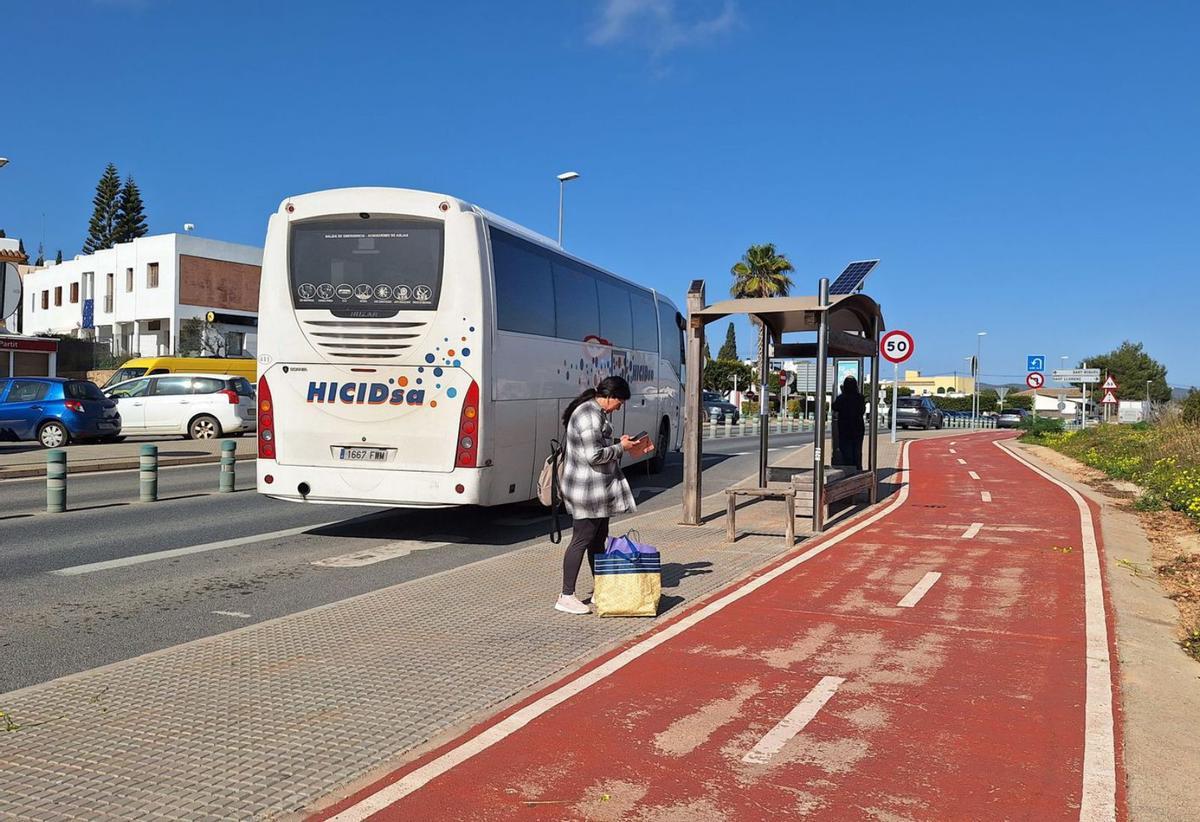 Una parada de bus en el centro de Eivissa. | D.V.
