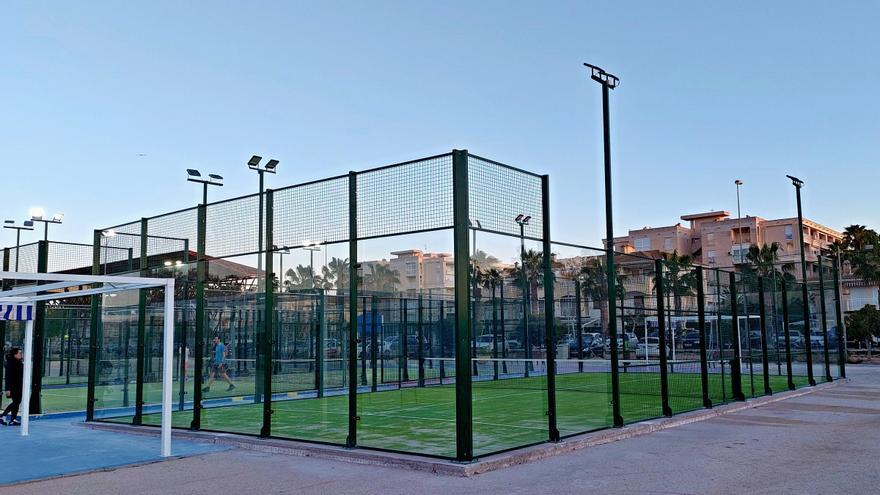 El Ayuntamiento de Santa Pola invierte 34.000 euros en una nueva pista de pádel