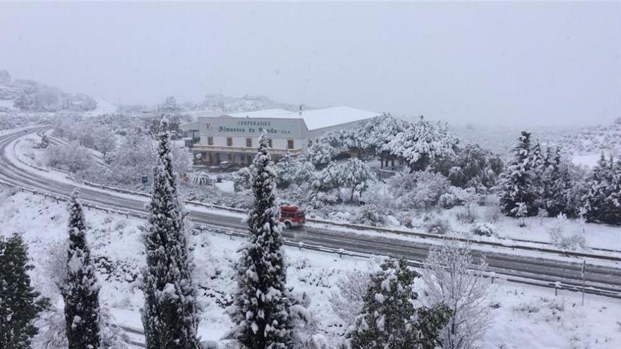 La ola de frío y nieve causa casi un centenar de incidencias en Andalucía