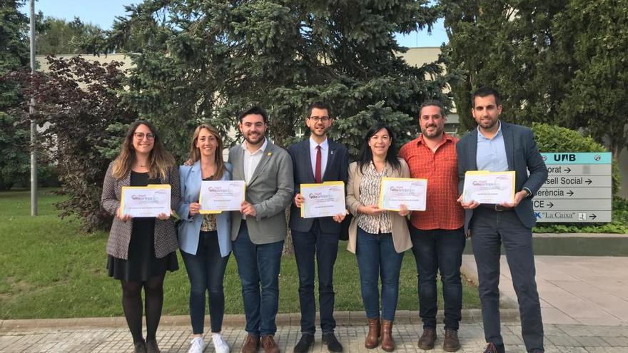 Representants dels ajuntaments bagencs guardonats, durant l&#039;entrega que s&#039;ha fet a la UAB