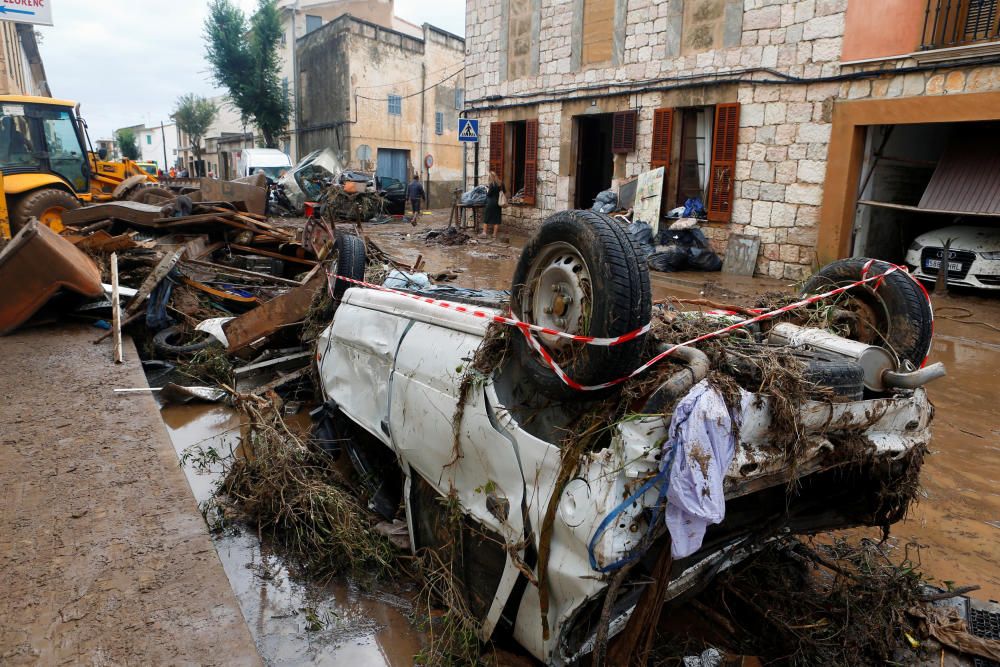 Calles y viviendas destrozadas tras las inundaciones en Sant Llorenç