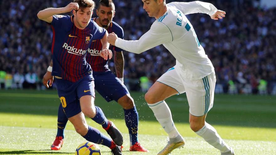 El Barça embolica la lliga amb paper de regal a Madrid