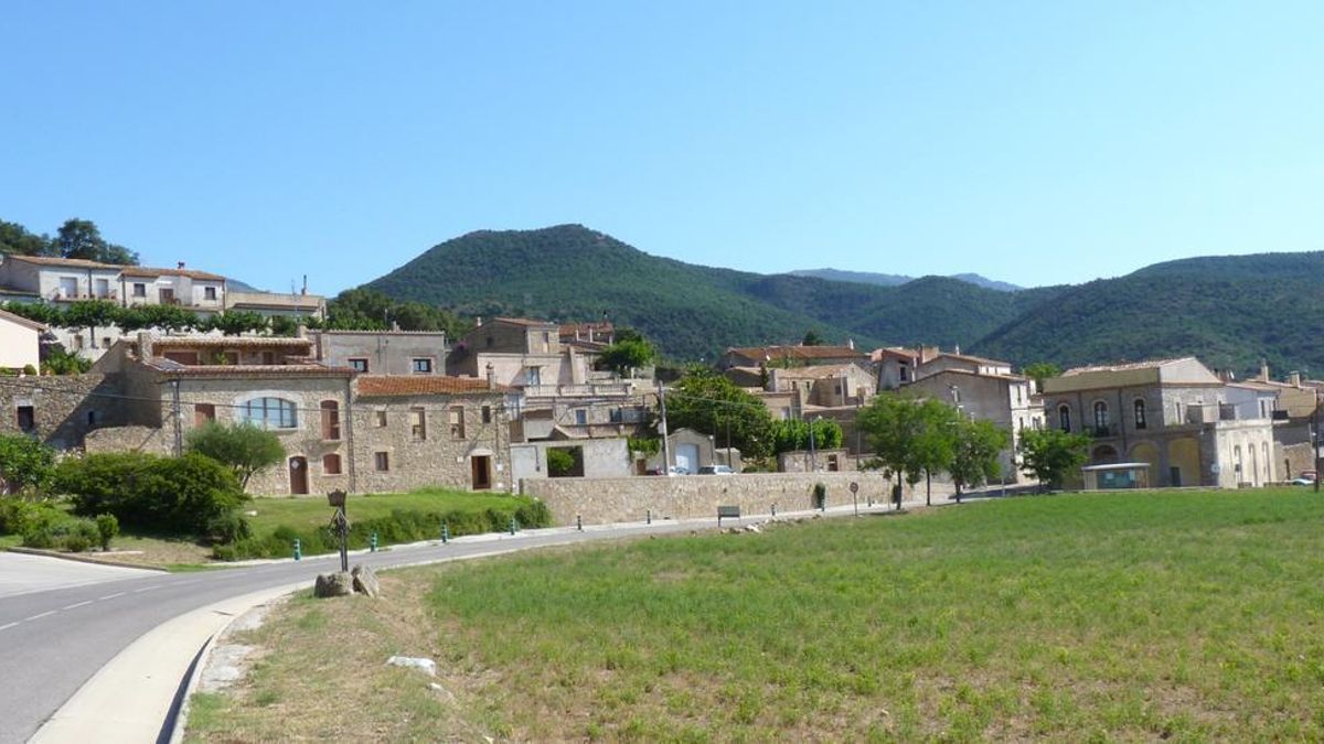 Vista de Cantallops, on s'ubicarien els molins dels tres parcs projectats.
