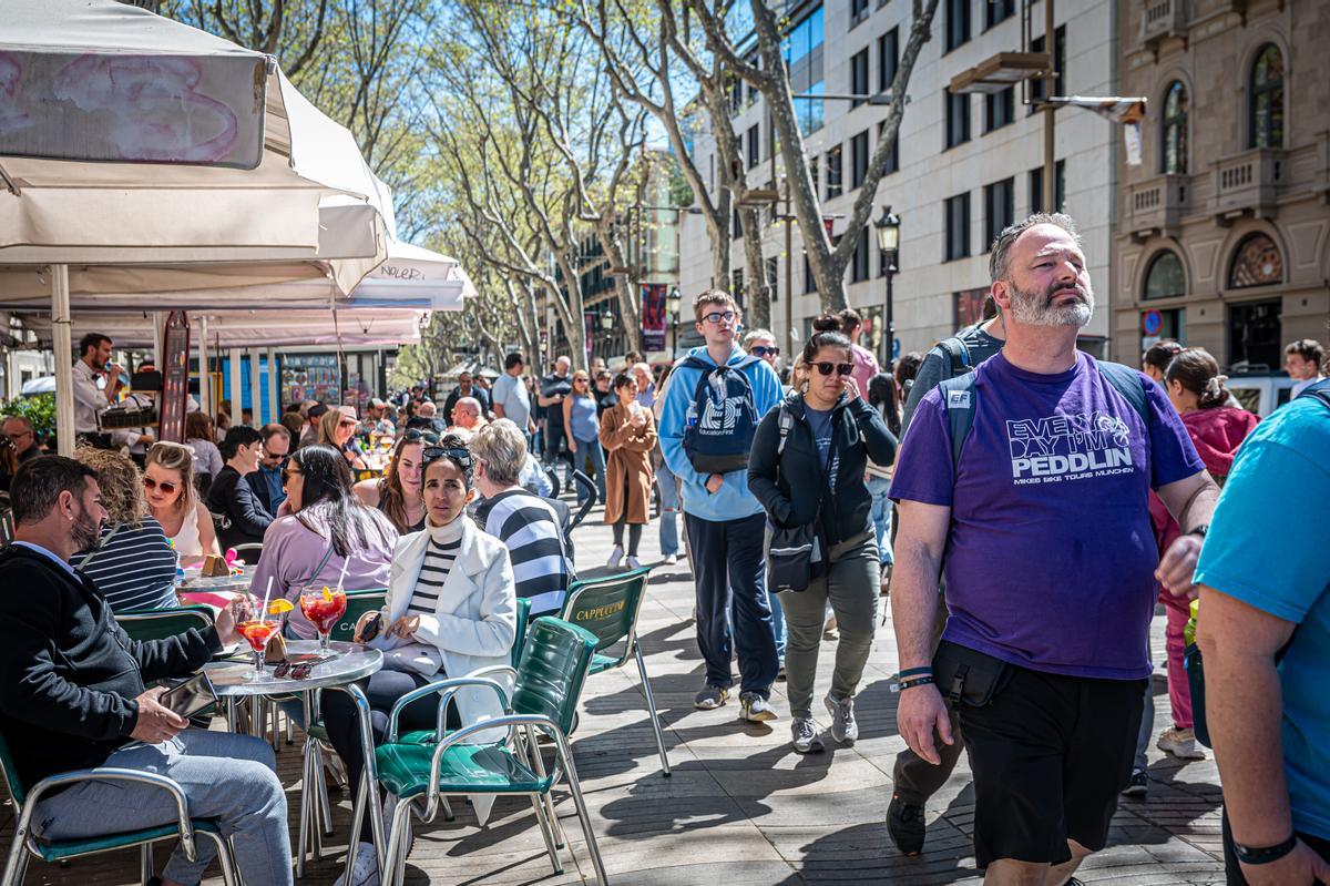 Los turistas inundan Barcelona en Semana Santa