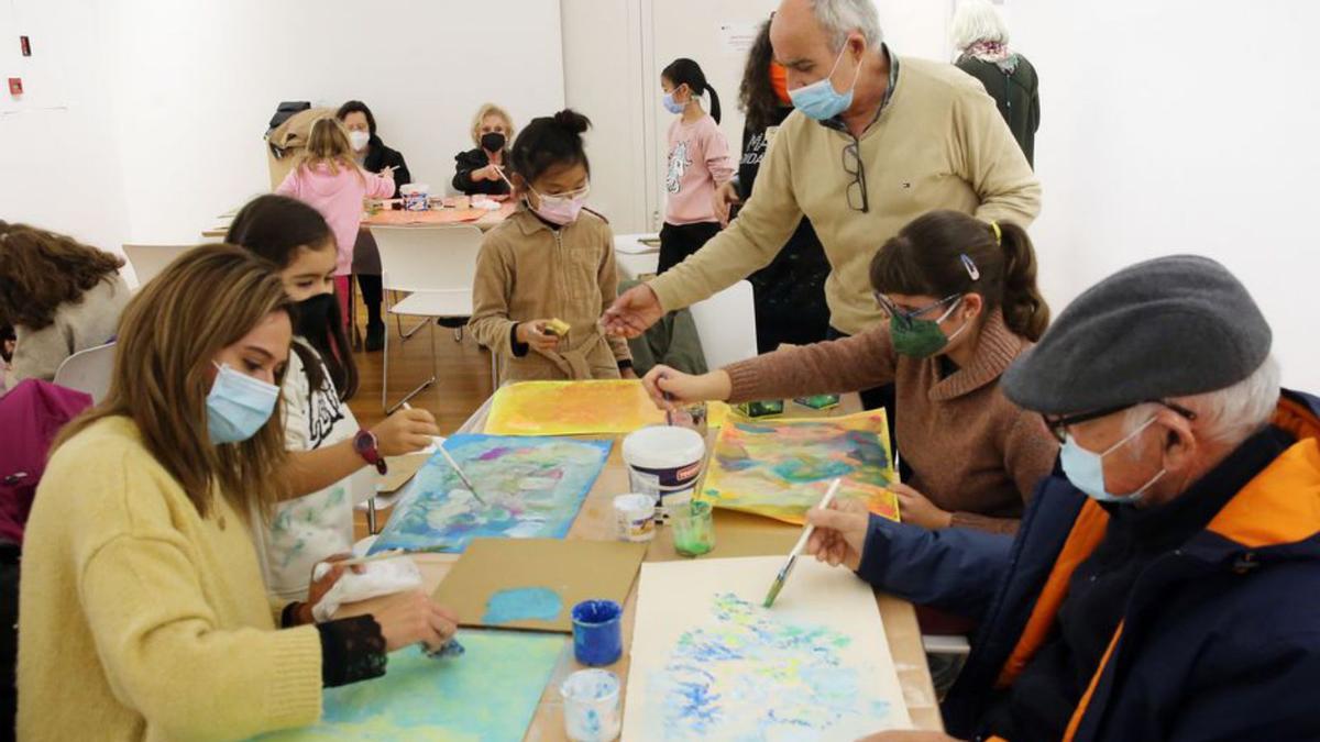 Taller de arte para niños y afectados por alzhéimer