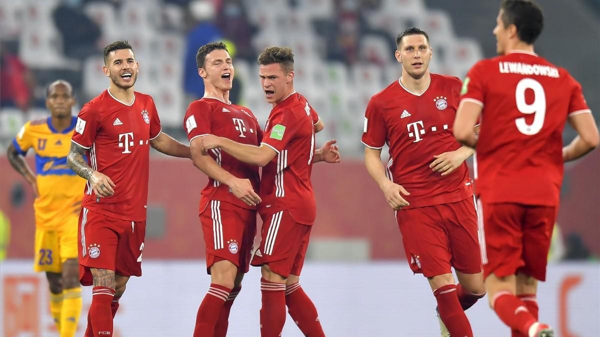 Los jugadores del Bayern celebran un tanto de Pavard