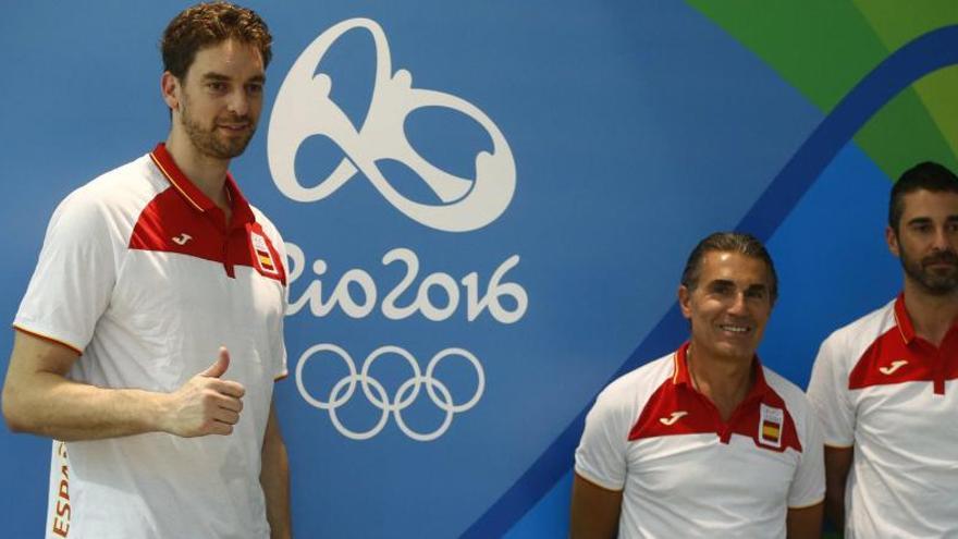 Pau Gasol junto a Scariolo y Navarro.