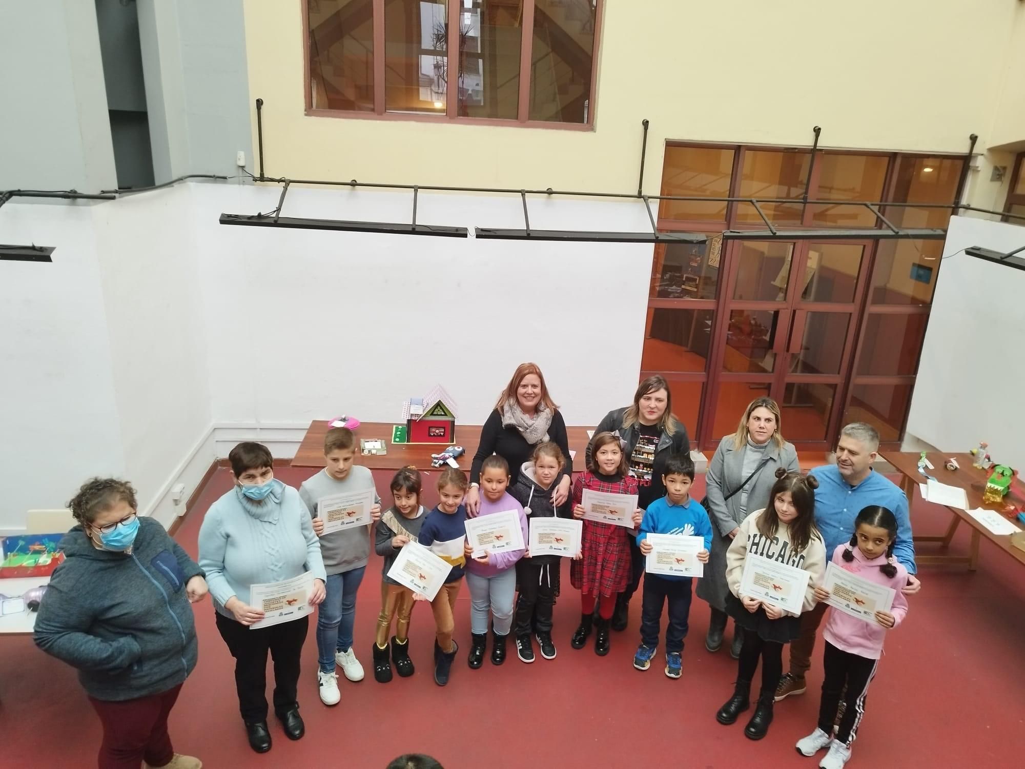 Los niños de Langreo reciclan la Navidad