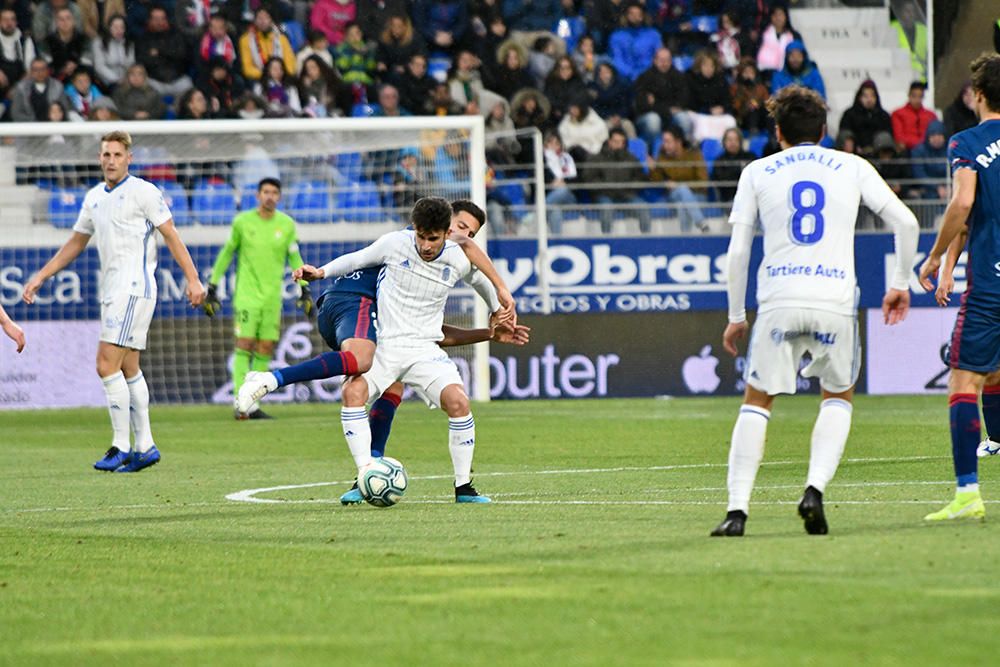 El partido entre el Huesca y el Real Oviedo, en imágenes