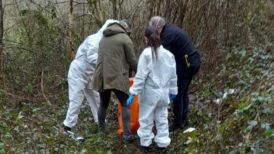La Policía Judicial investiga la identidad de los restos óseos hallados en Lalín