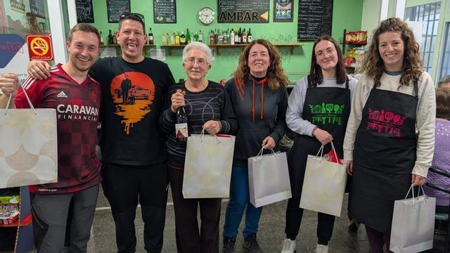 Hubo concurso de dulces, taller de huevos de pascua y torneos de guiñote y rabino.