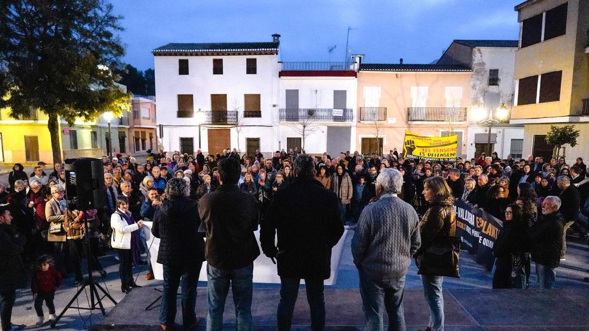 Clamor en Potries para exigir a la Generalitat la construcción de la residencia comarcal
