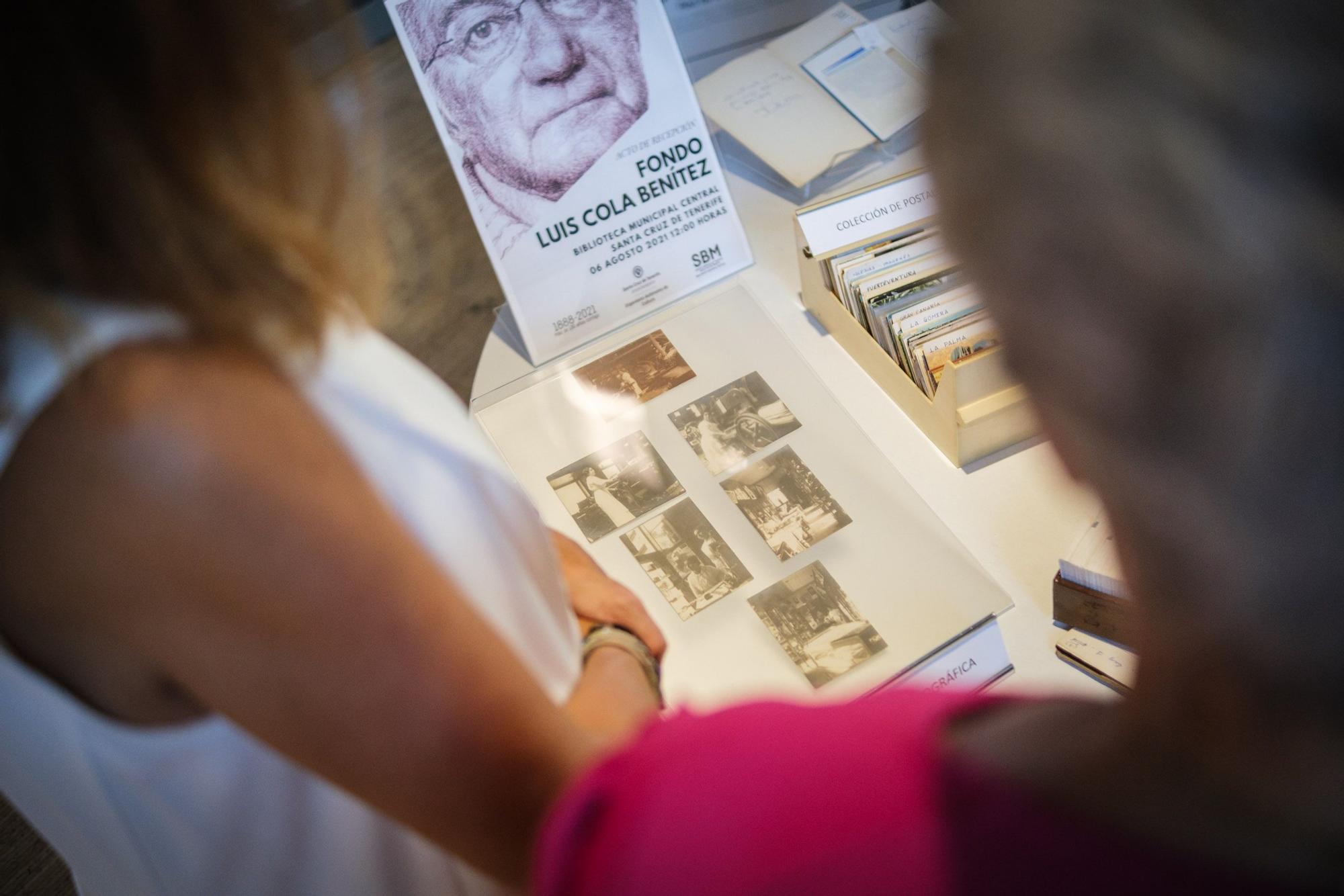 Donación a la biblioteca municipal de los fondos de Luis Cola