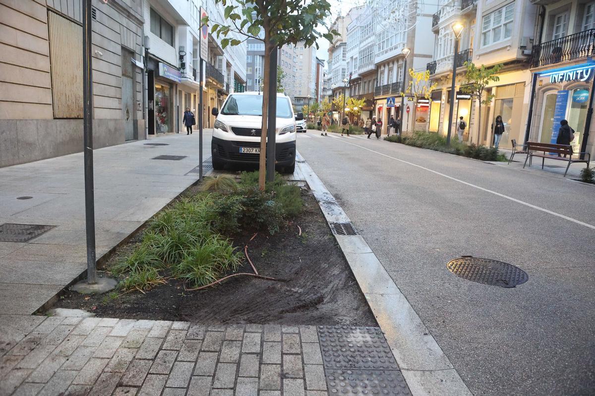 Esquinas de parterres en mal estado en los carga y descarga de la calle San Andrés