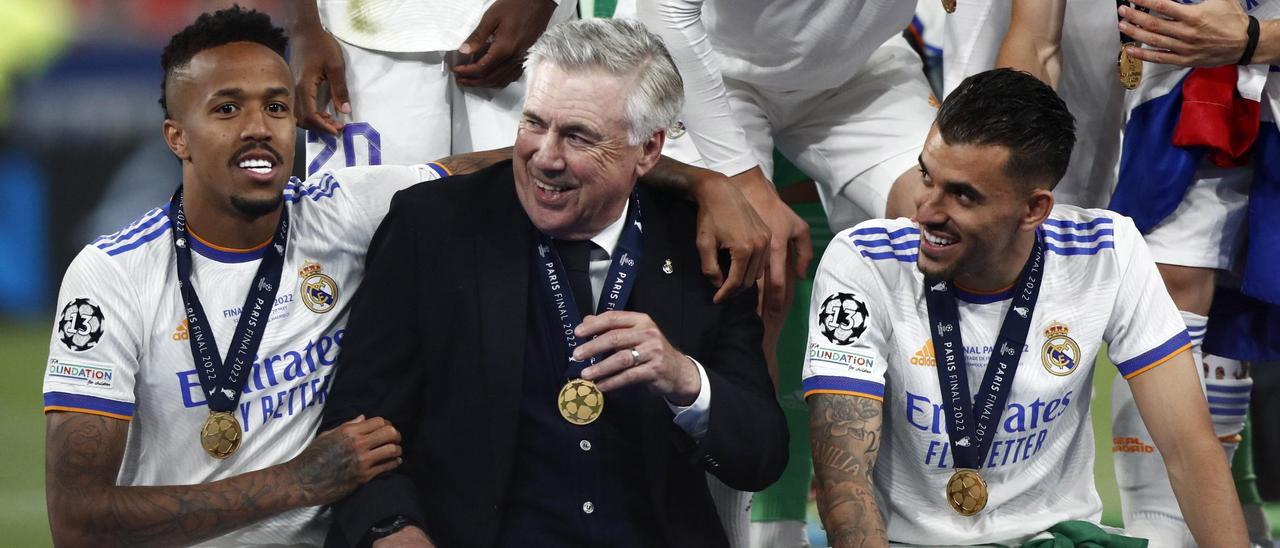 Ancelotti, entre Militao y Ceballos