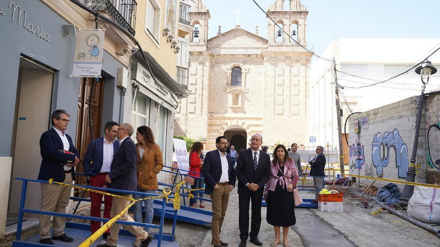 Imagen de la visita del alcalde a Ancha del Carmen.