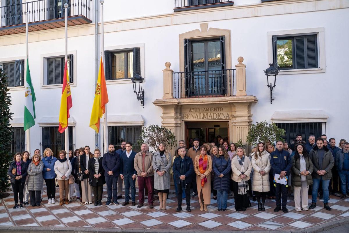 Minuto de silencio en el Ayuntamiento de Benalmádena.