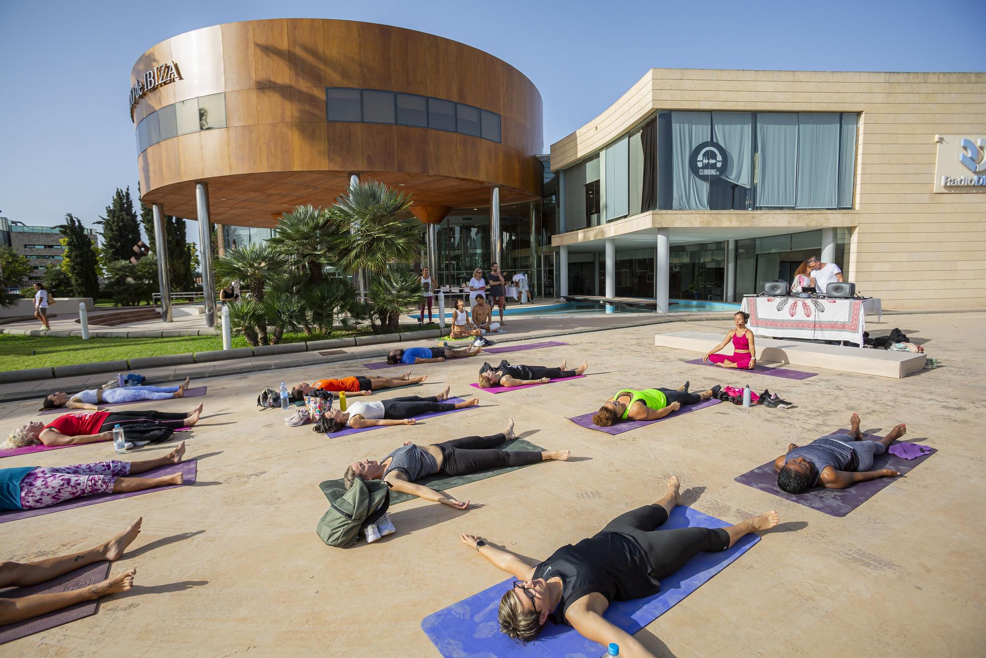Más de 80 personas disfrutaron de Discovering Yoga.jpg