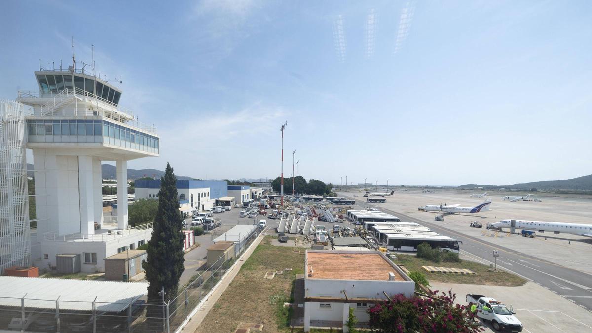 Detalle de las instalaciones del aeropuerto de Ibiza.