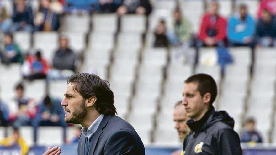 Generelo da instrucciones en un momento del partido. maria gómez