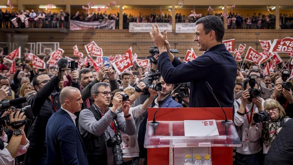 El presidente del Gobierno y secretario general del PSOE, Pedro Sánchez, en un mitin del partido en Valencia.