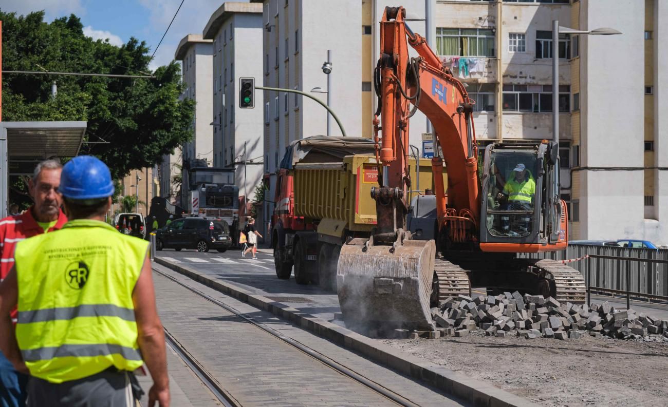 Inicio de las obras de repavimentación en Príncipes de España, Ofra