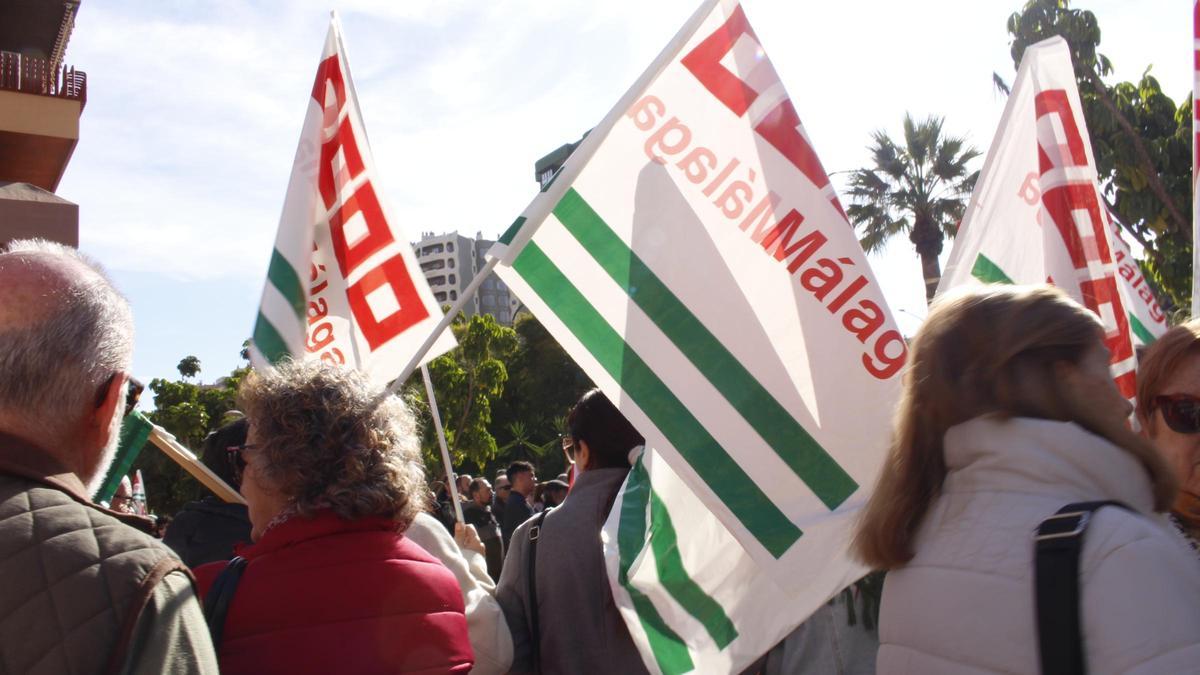 Unas 500 personas, convocadas por los sindicatos, se manifestaron en Málaga.