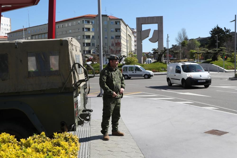 Hasta un centenar de militares de la Brilat patrullan estos días las calles de Vigo