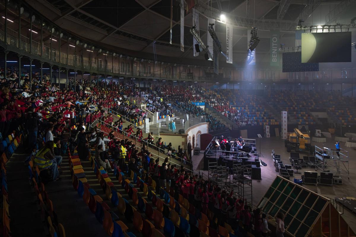 Ensayo previo al gran acto de celebración de los 200 años de las Escuelas Vedruna, con la participación de 1.000 niños en el Tarraco Arena