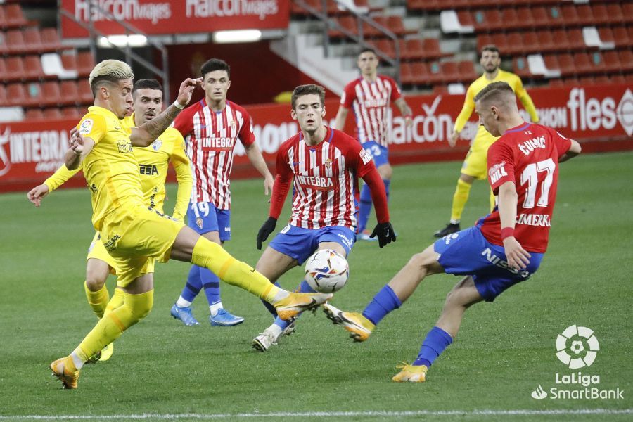 Partido de la Liga Smartbank entre el Sporting y el Málaga CF