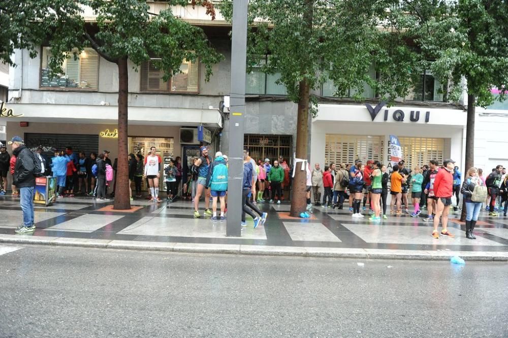 Ambiente y salida de la Maratón y Media Maratón de Murcia