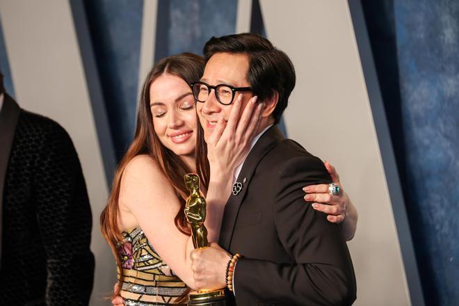 Ana de Armas y Ke Huy Quan en los Premios Oscar 2023.