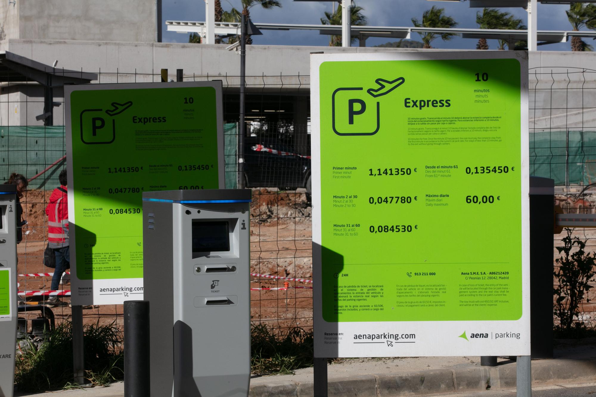 Obras en el parking del aeropuerto de Ibiza