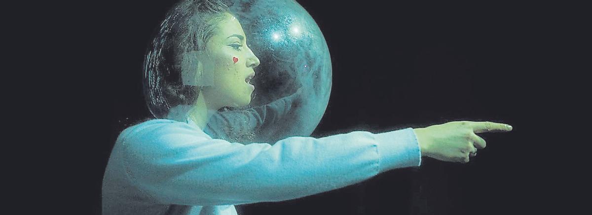 Unha das intérpretes do espectáculo ‘Alicia Wants to’ durante unha función pasada.