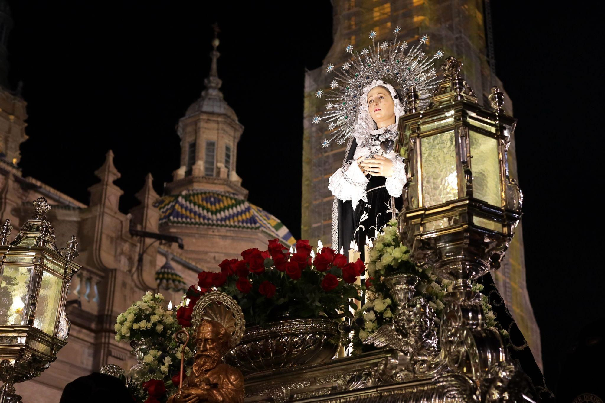 En imágenes | Zaragoza se conmueve con el 'Encuentro' de Jesús del Calvario y la Virgen de los Dolores