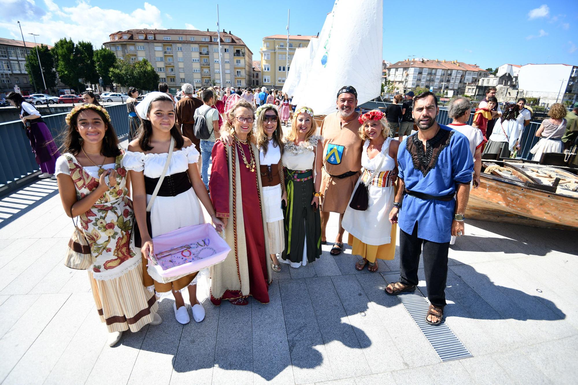 Cortesanos, bufones, damas y caballeros celebran el retorno de su señor: la Feira Franca anima Pontevedra