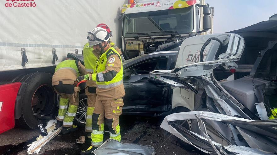 Un accidente en Castellón con un fallecido implica a 40 vehículos a causa de la niebla