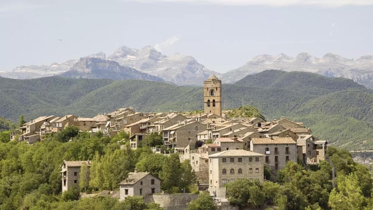 El pueblo más feliz de España está escondido en Huesca y es famoso por sus molinos de pólvora