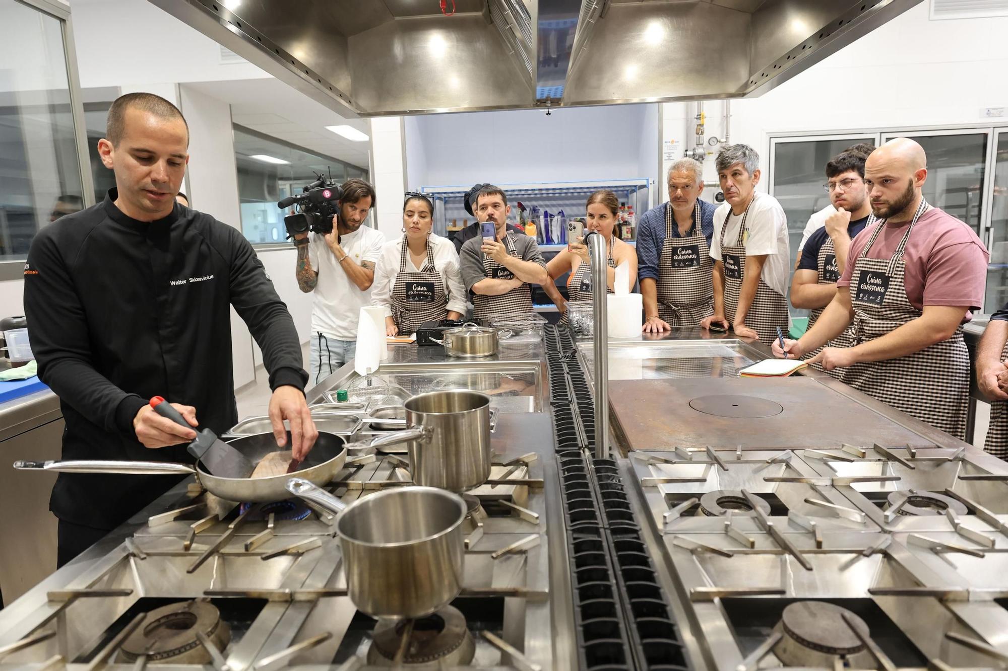 Clase magistral de sushi en la Escuela de Hostelería