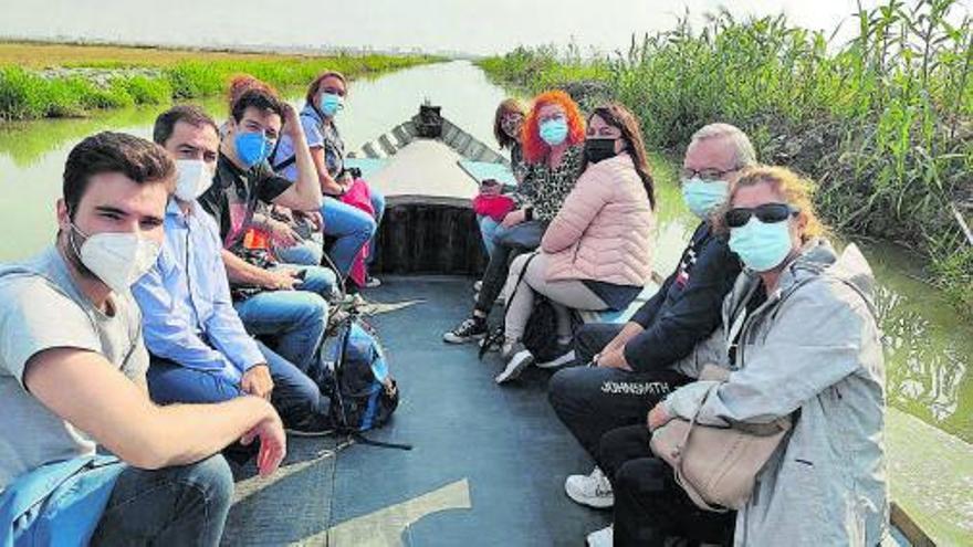 Paseo en barca por la lagunade l’Albufera. |   M.H.S.