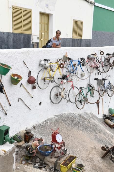 Decenas de bicicletas colgadas en San Roque