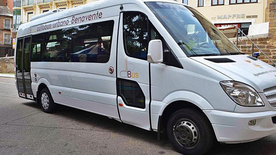 Autobús urbano de Benavente. | E. P.