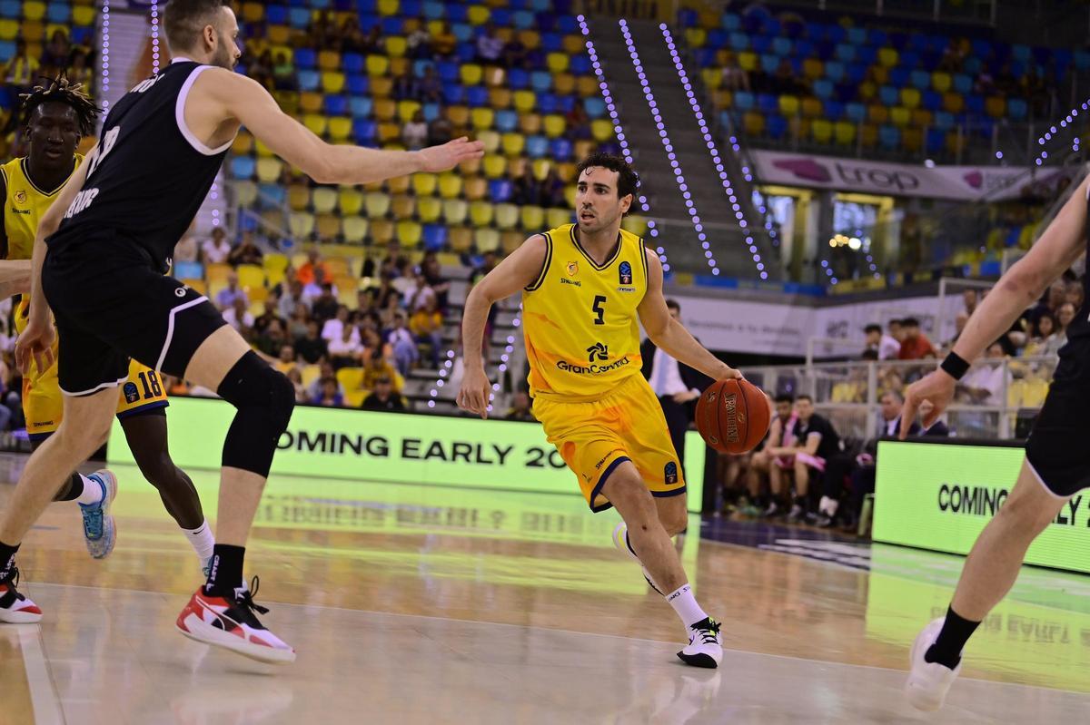 Ferran Bassas durante el partido ante el Hamburg Towers de la Eurocup