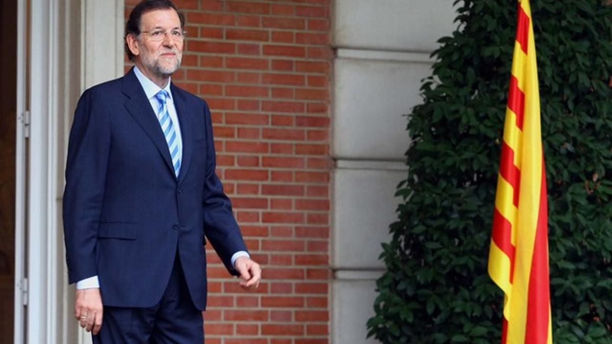 Mariano Rajoy, este jueves, a las puertas de la Moncloa.