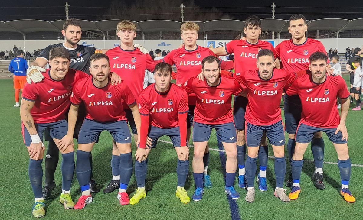 Once titular de la UE Tavernes en el campo del Silla CF