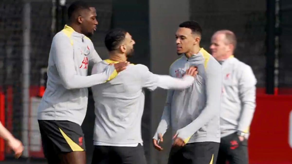 Tensión entre Salah y Alexander-Arnold antes del PSG