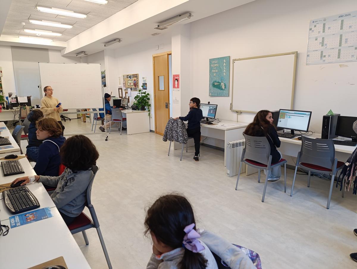 Un taller de programación realizado en el telecentro de Salas recientemente.