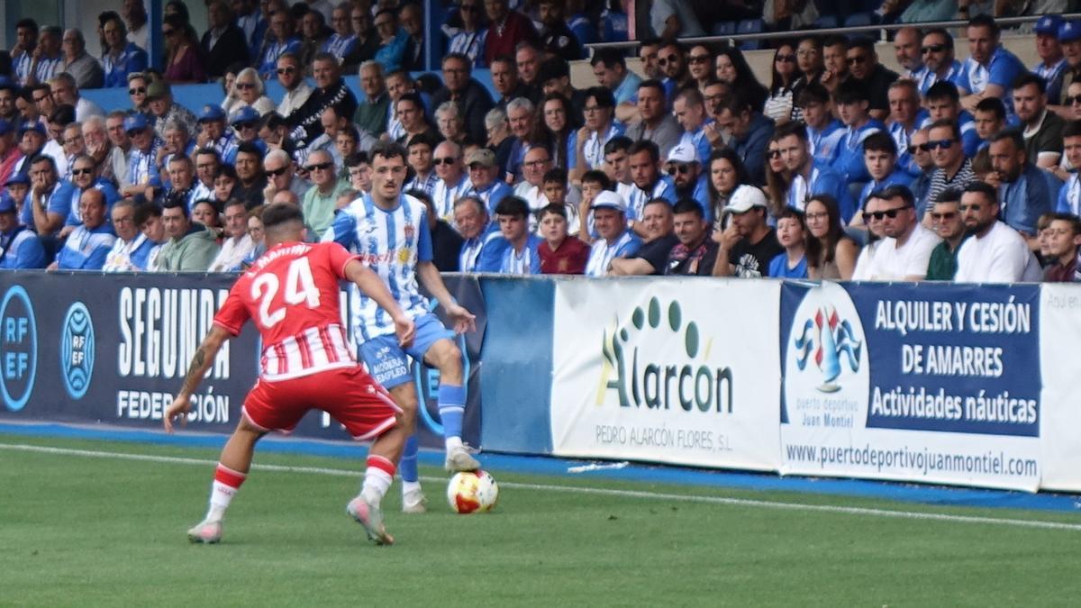 Javi Pedrosa, en una acción del partido