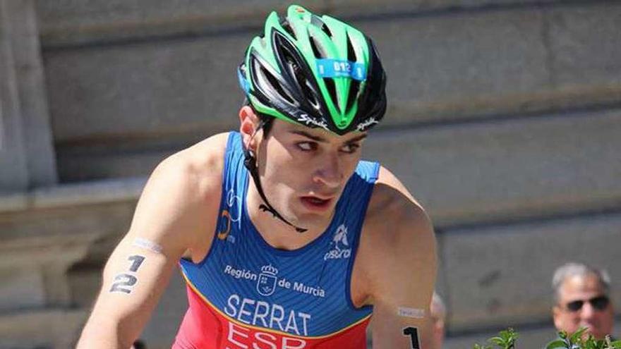 El triatleta vigués Antonio Serrat. // FdV